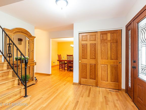4th image of 605 Carriage Ct