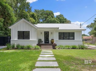 371 Pecan St E, Fairhope, AL 36532