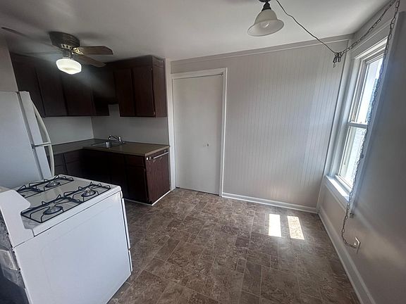 4th image of 713 Broadway Ave #10