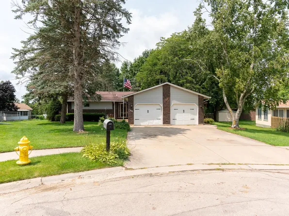 720 Mission Ct, Freeport, IL 61032