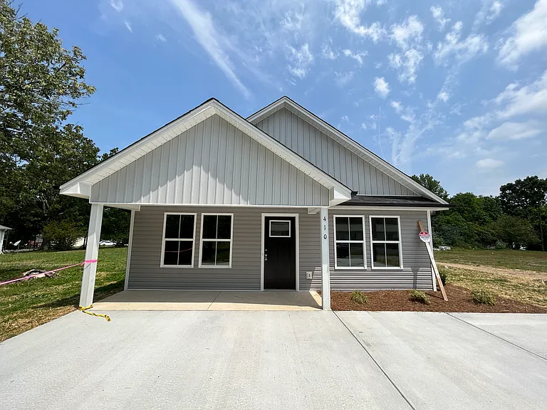 410 Kendall St — Photo 1