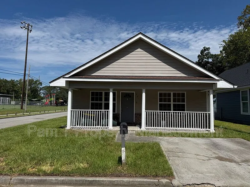 3 bed, 2.0 bath, 1200 sqft, $1,999 — Photo 1