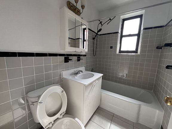 5th image of 83-83 118th St APT 4L