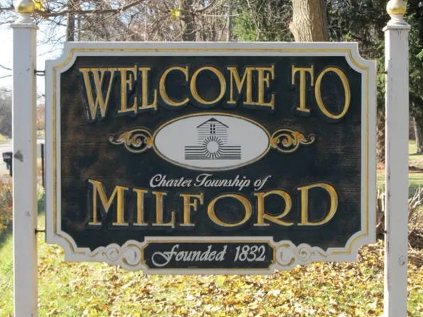 727 W Maple Rd, Milford, MI 48381