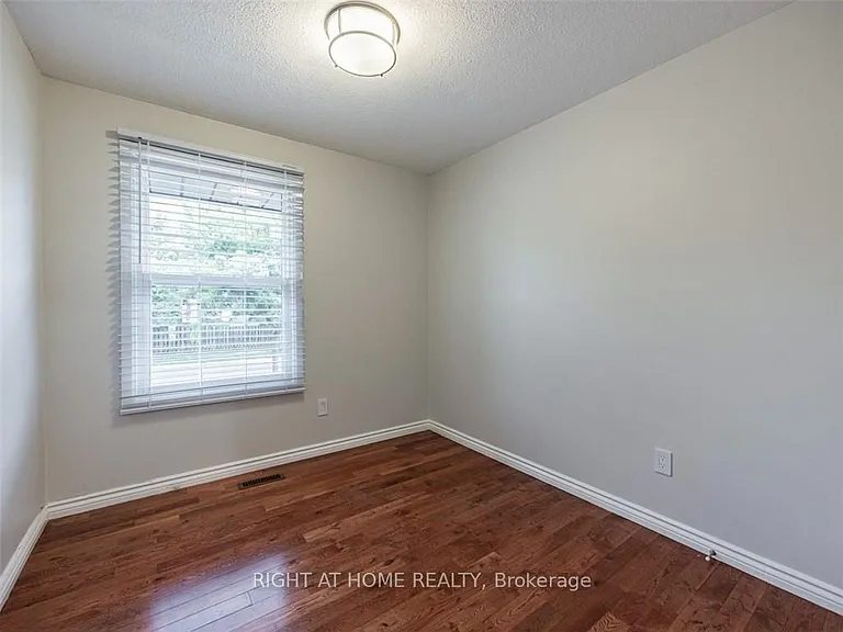 6913 Shelter Bay Rd #UPPER — Photo 19
