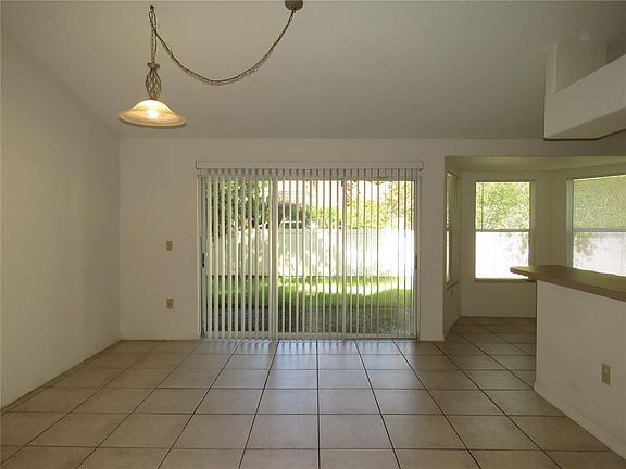 3rd image of 518 Emberwood Dr