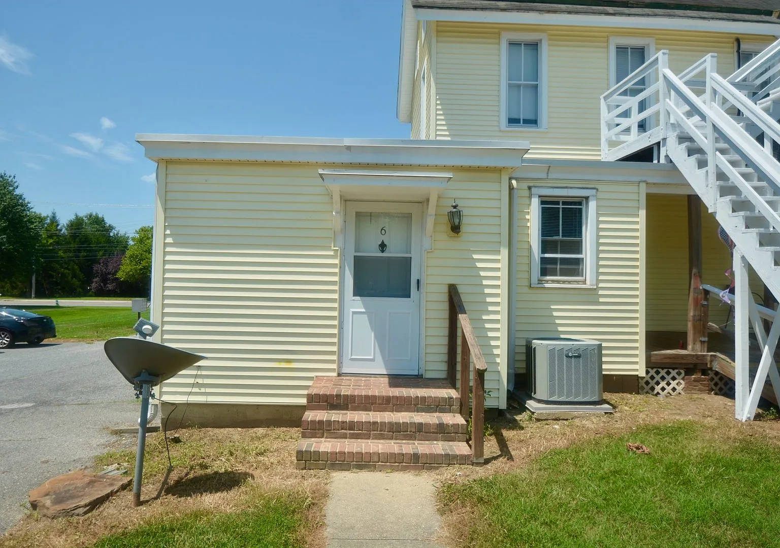 Great - 1 Bedroom In Middletown With A Bright Open Floor Plan !! — Photo 2
