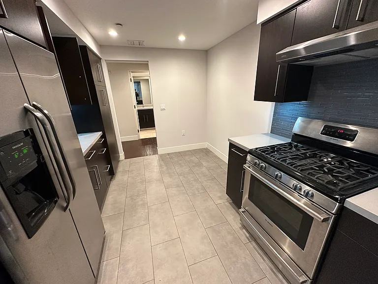 1666 Greenfield Ave #102 — Photo 30