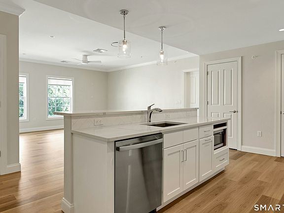 2nd image of 440 Heights Rd #305