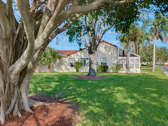 5th image of 729 Pine Island Dr