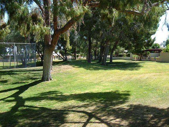 3rd image of 146 W Tam Oshanter Dr