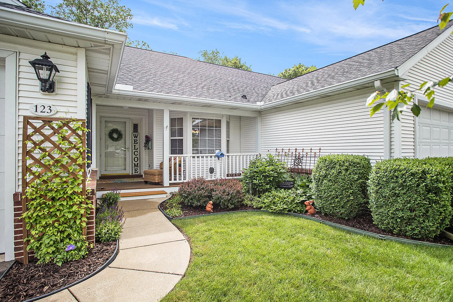 123 Eastman Ct photo 1
