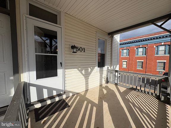 3rd image of 501 W 1st Ave