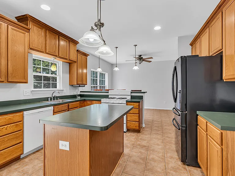 333 Nighthawk Ln — Photo 17