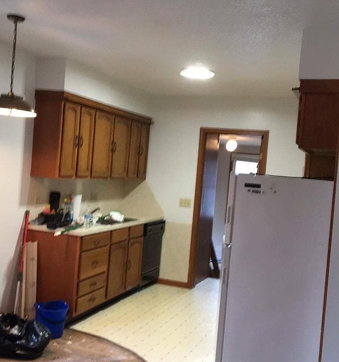 1st image of 222 2nd Ave