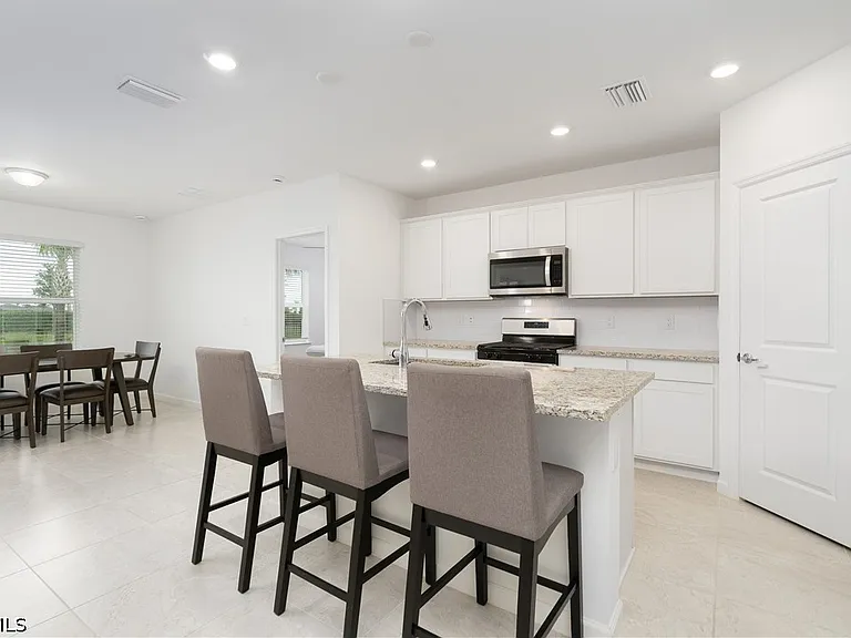 42428 Cascade Dr — Photo 4