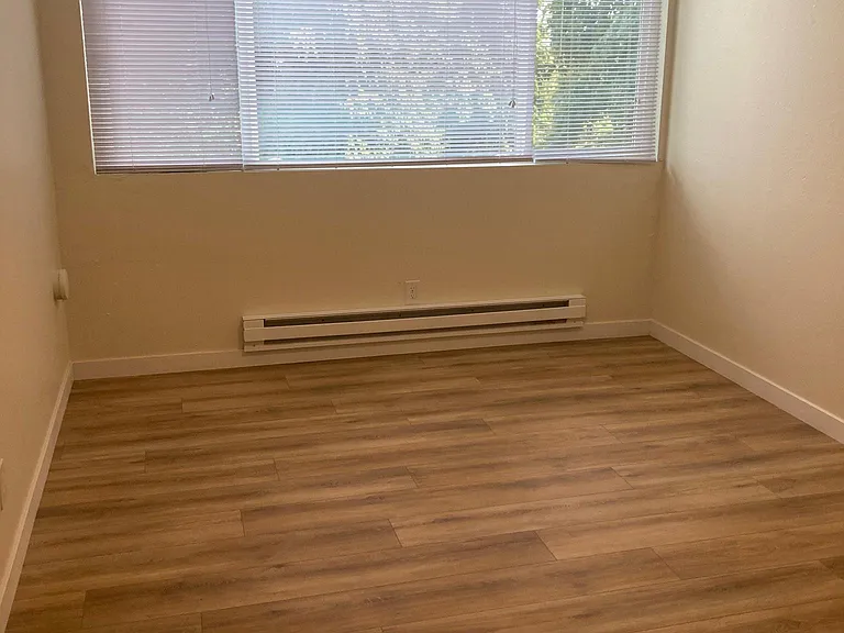 419 19th Ave E #6 — Photo 7