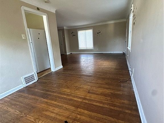 5th image of 12512 Astor Ave