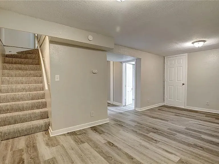 408 NE Lakeview Dr — Photo 19