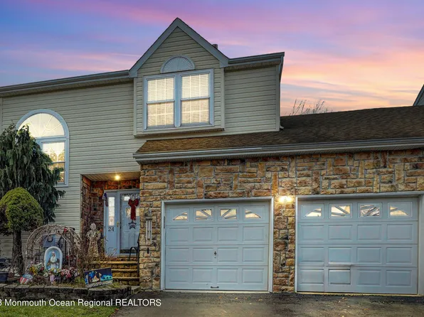 24 Hummingbird Court, Marlboro, NJ 07746