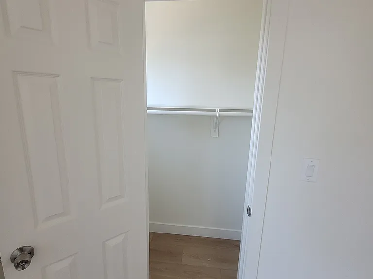 566 W H St — Photo 14