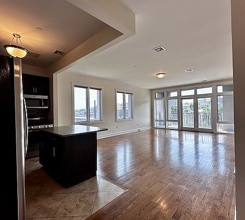 2nd image of 90 Bay Street Lndg APT 5D