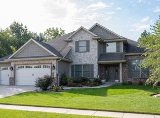 1303 White Oak Rd, Mahomet, IL 61853