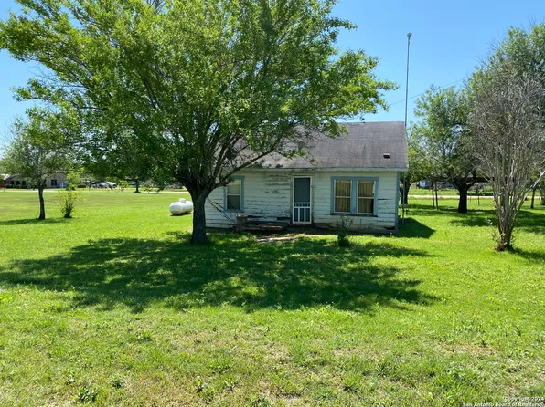 22 E 4th, Sutherland Springs, TX 78161