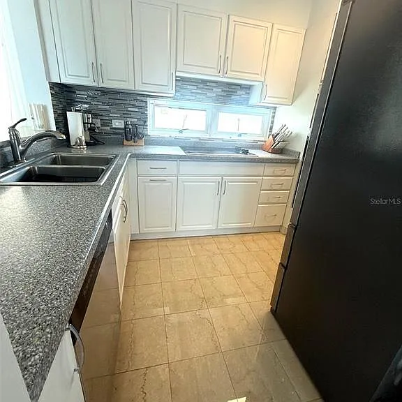 7063 Avenue — Photo 24