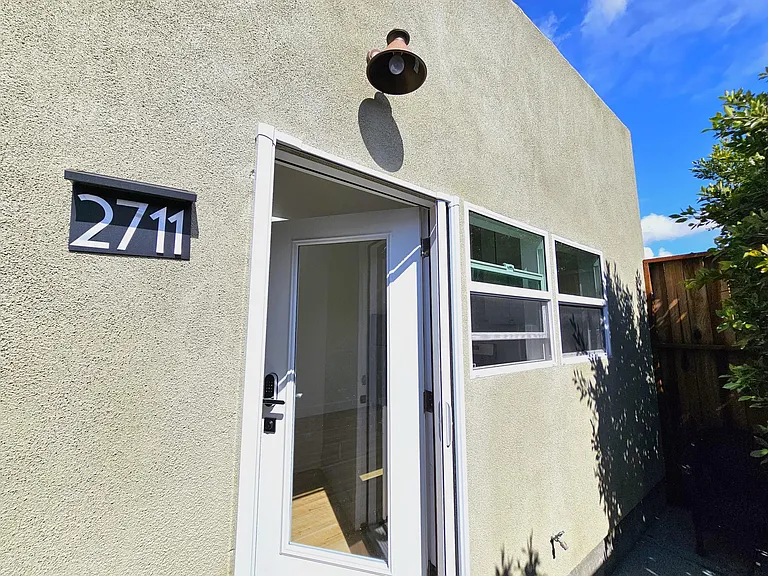 2711 W 60th St — Photo 10