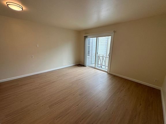 4th image of 1015 Lincoln Way #7