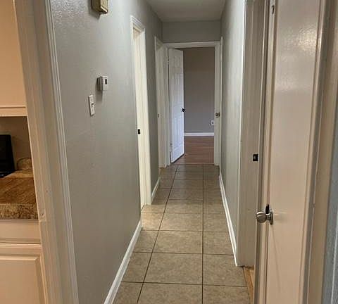 3rd image of 927 Wandering Way Dr