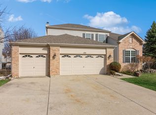 135 Buckskin Ln, Streamwood, IL 60107