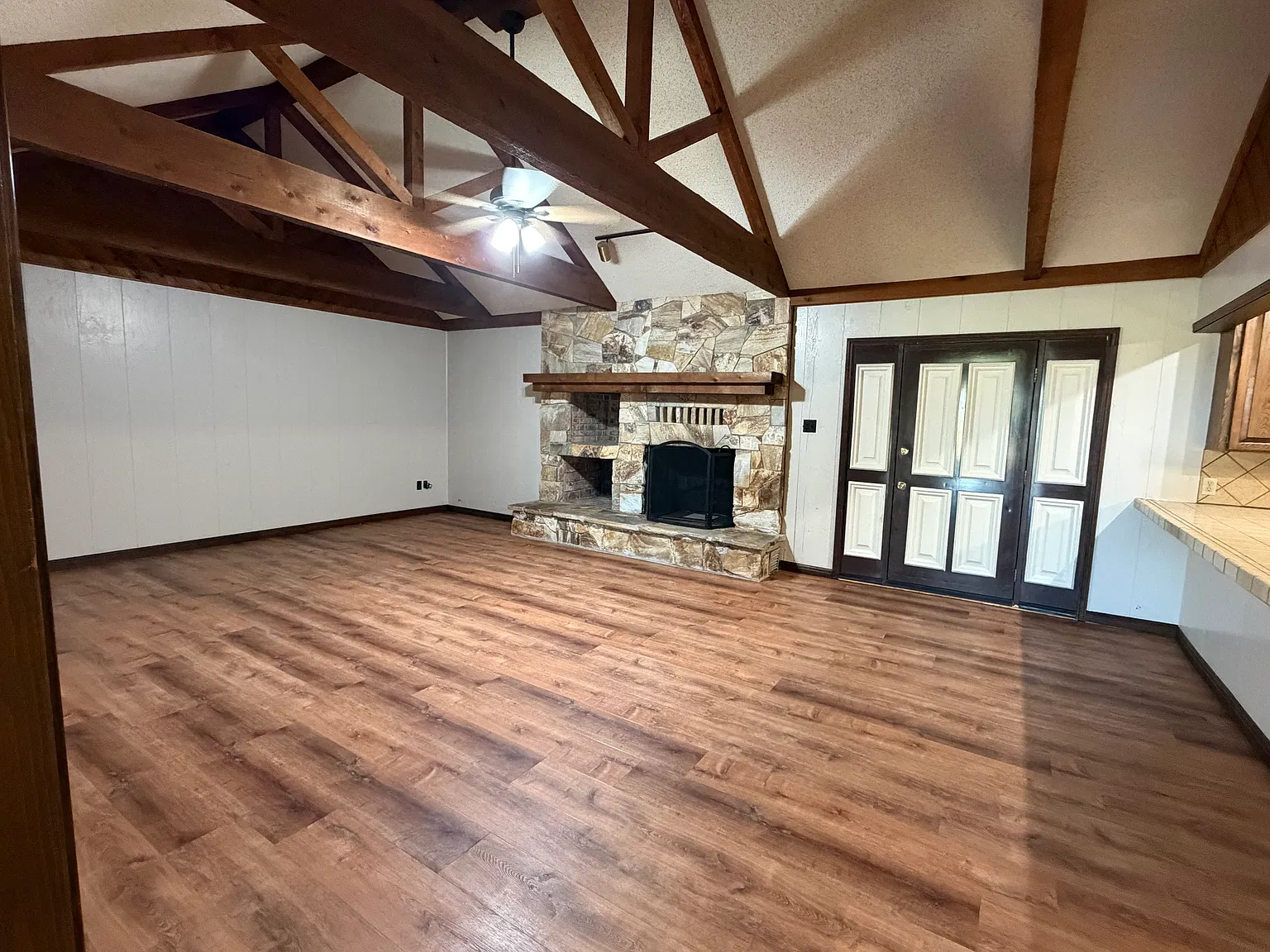 3 bed, 2781 sqft, $2,300 — Photo 4