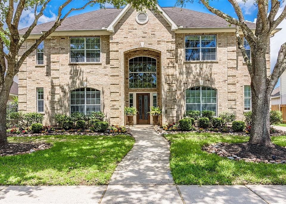 1st image of 1004 Elm Pointe