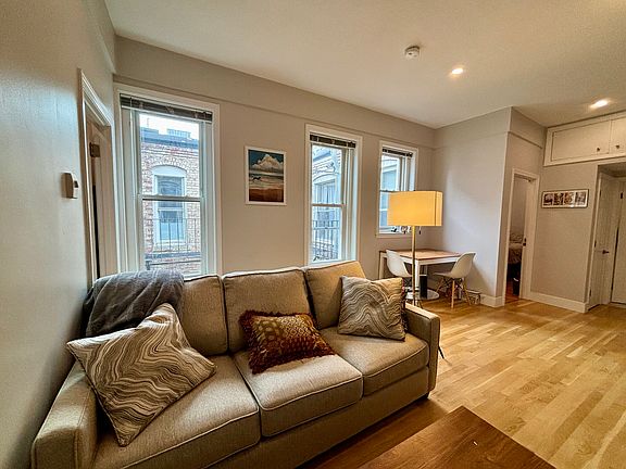 4th image of 829 Boylston St #301