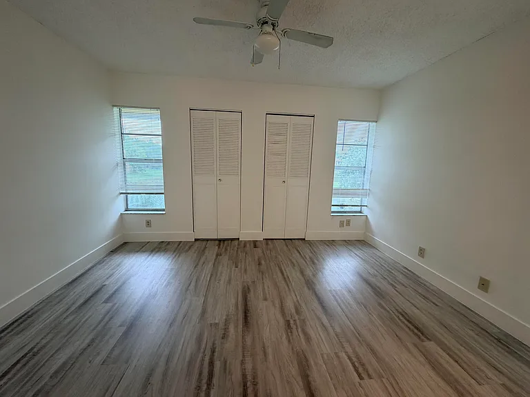 918 Twin Lakes Dr #8-M — Photo 25