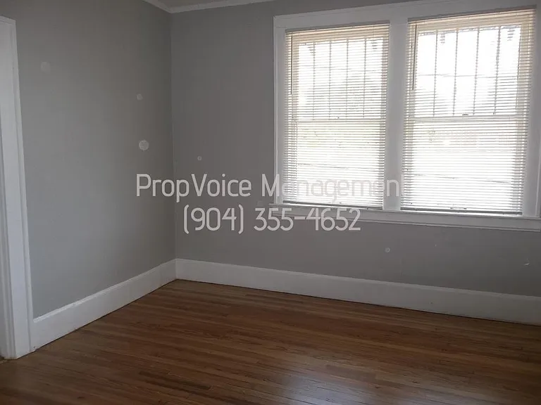 221 W 9th St — Photo 17