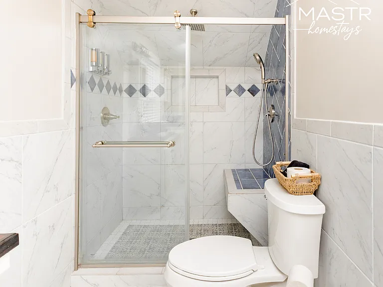 136 Sussex Dr — Photo 13