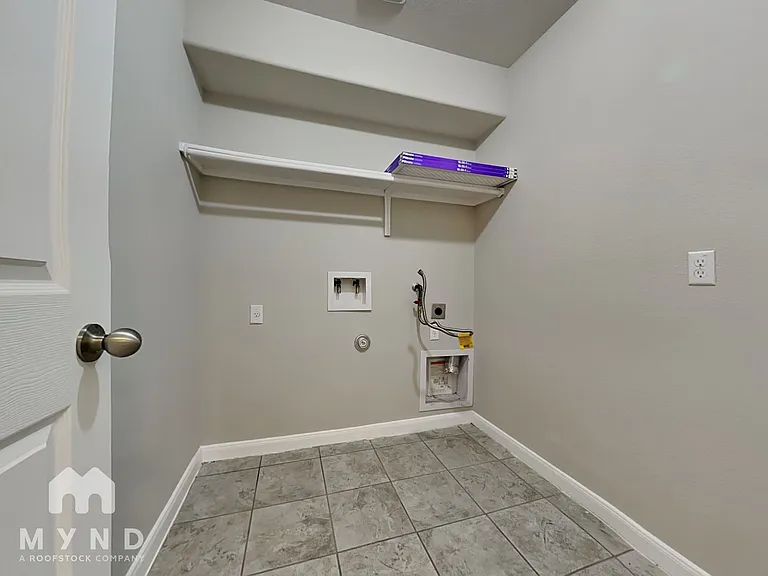351 Langely — Photo 23