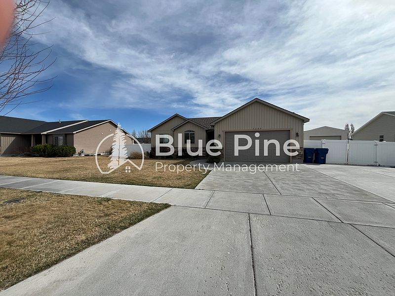 1st image of 3688 Shale Ave