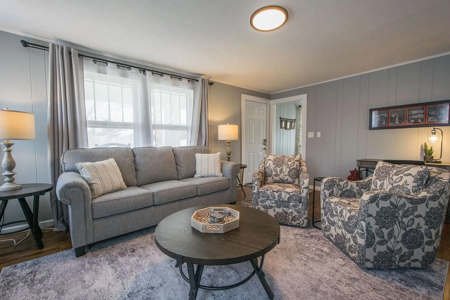 3 bed, 1.0 bath, 1108 sqft, $3,056 — Photo 3