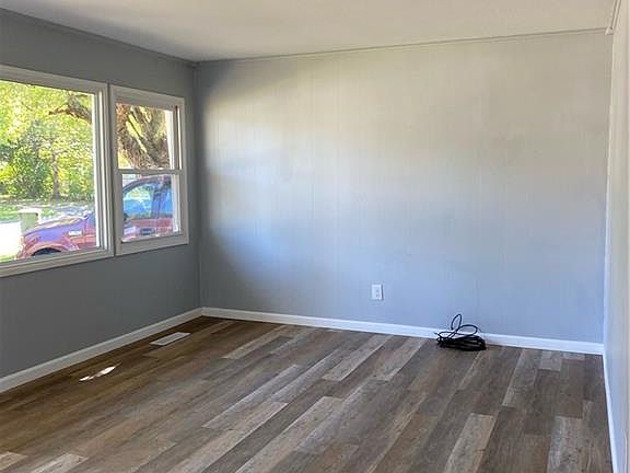 3rd image of 1607 Honeybee Dr