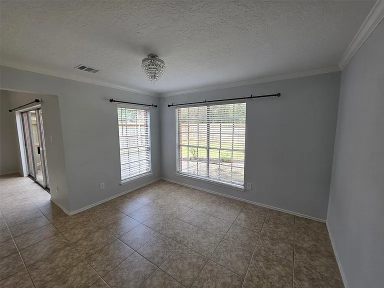 8 Fawnchase Ct — Photo 7
