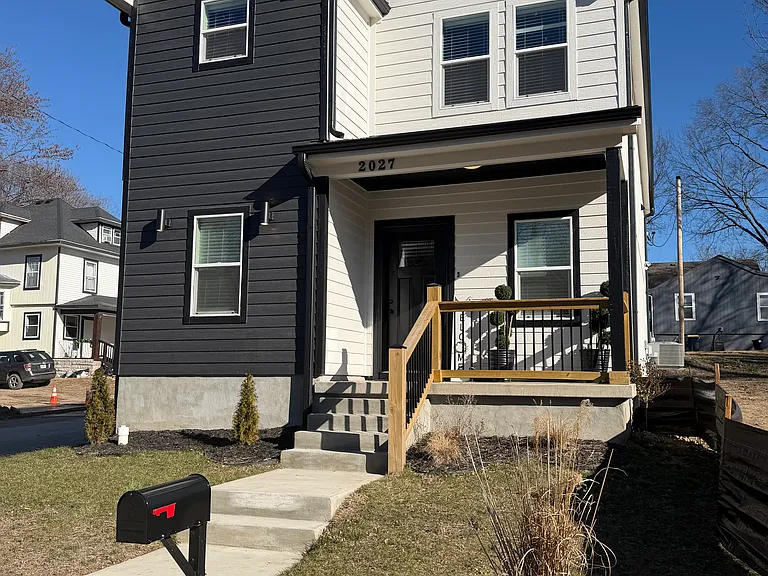 2027 Agnes Ave — Photo 33