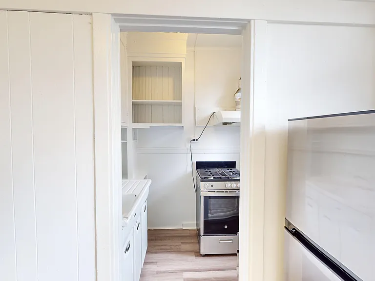 685 Geary Street — Photo 2
