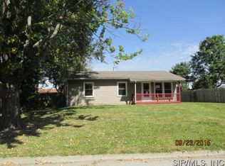308 Tremont Dr, Godfrey, IL 62035