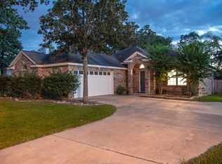 3110 Pleasant Forest Dr, College Station, TX 77845