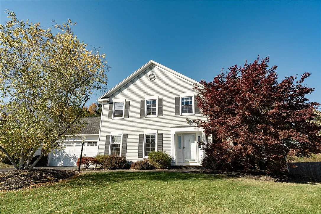 4 bed, 2.5 bath, 2756 sqft, $4,100 — Photo 2