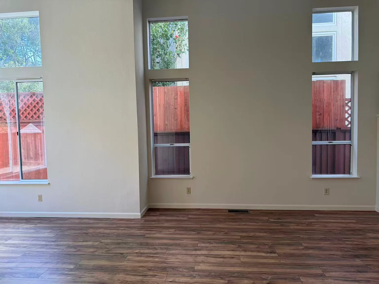 4 bed, 2.5 bath, 1860 sqft, $5,995 — Photo 3